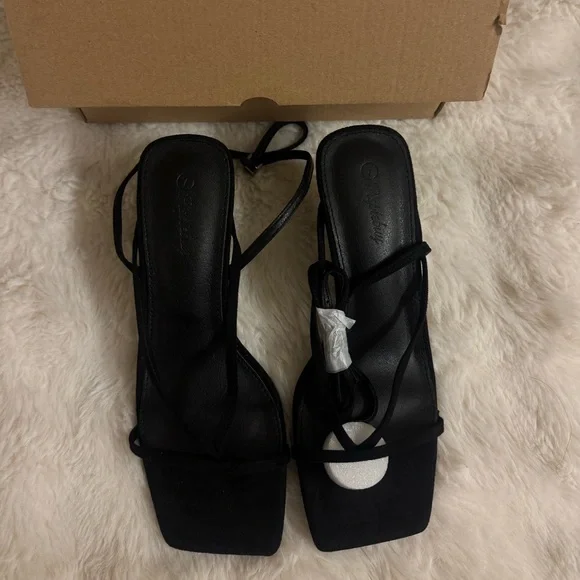 black strappy square-toe heels ₊˚⊹♡ - Picture 1 of 2